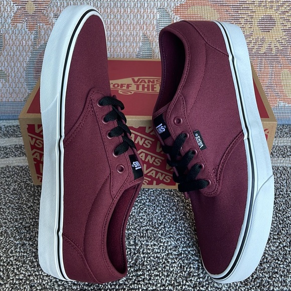 Vans WMNS Atwood
(Canvas) Oxblood/White
VN000TUY8J3
Sneakers - Picture 12 of 16
